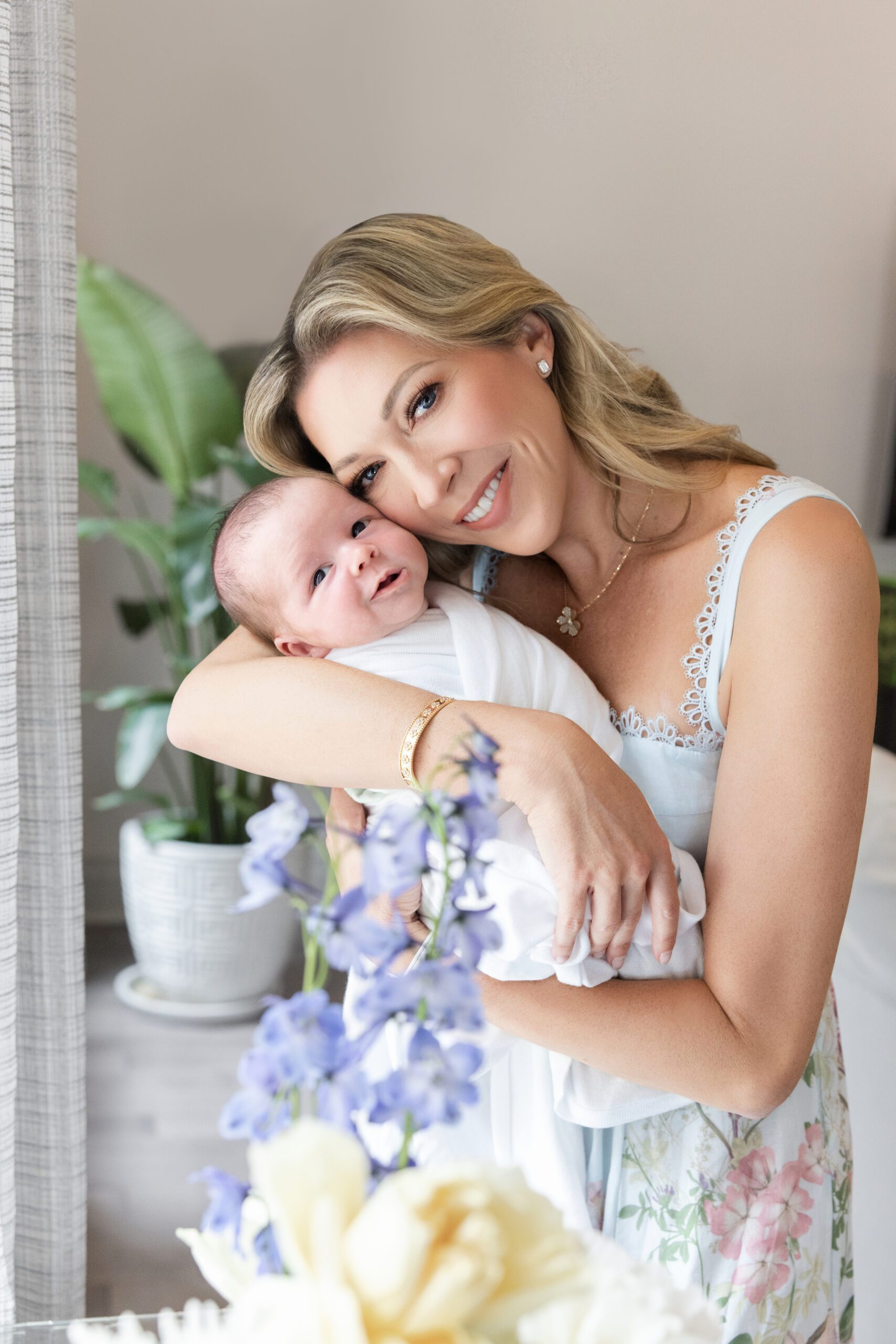 lifestyle newborn photographn in-home nyc